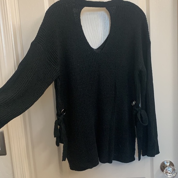 Lush Black Keyhole Knit Sweater with Grommet‎ Tie and Side Slits - Size M - Picture 8 of 13